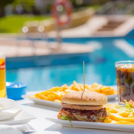 Atlantic Garden Mate 아파트